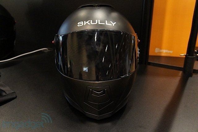 Создан мотошлем на базе Android