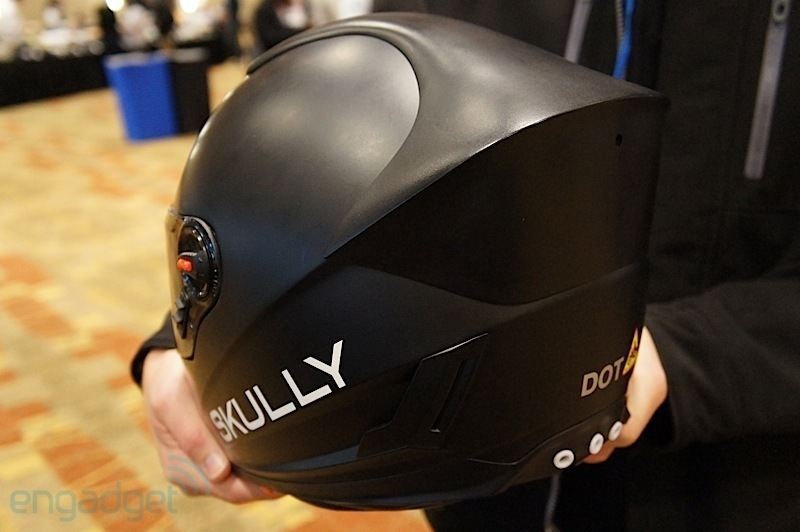 Создан мотошлем на базе Android