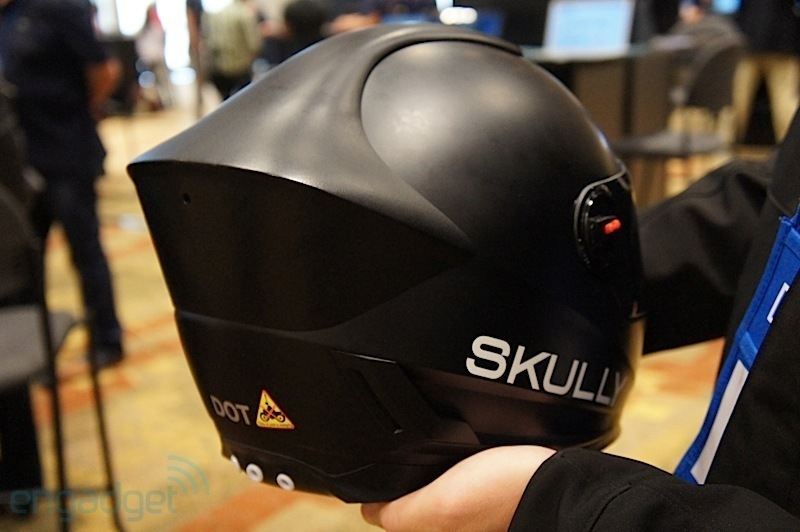 Создан мотошлем на базе Android