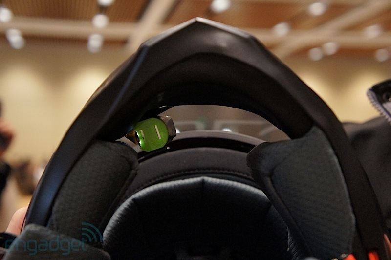 Создан мотошлем на базе Android