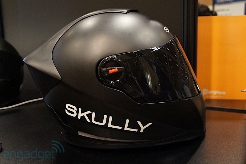 Создан мотошлем на базе Android