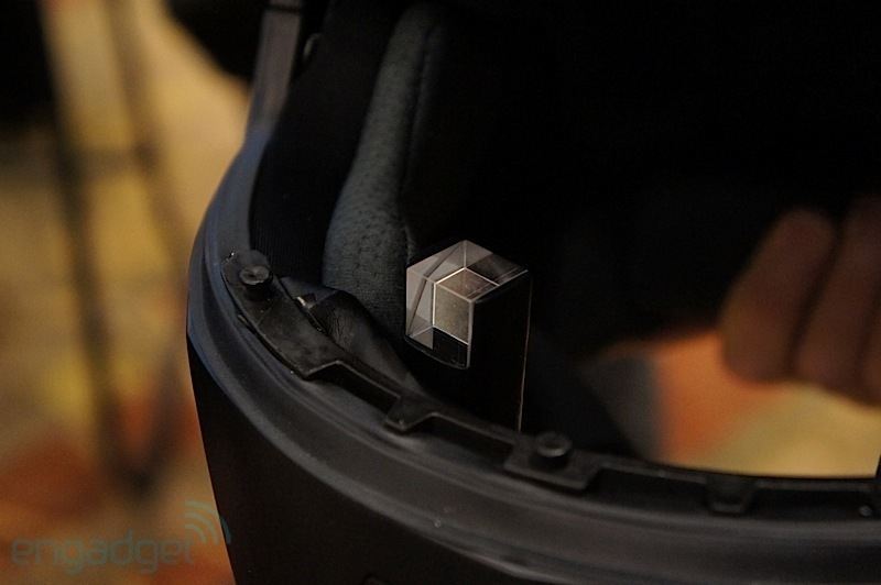 Создан мотошлем на базе Android