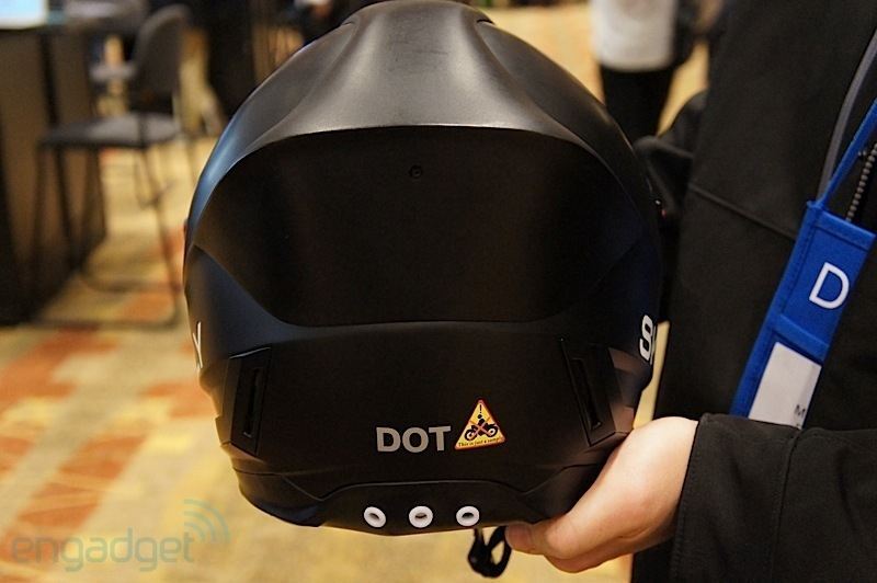 Создан мотошлем на базе Android