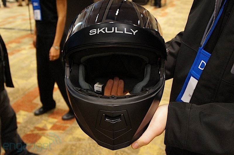 Создан мотошлем на базе Android