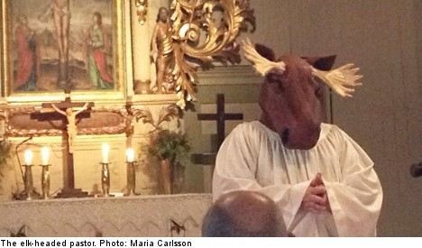 В Швеции пастор прочла проповедь в костюме лося