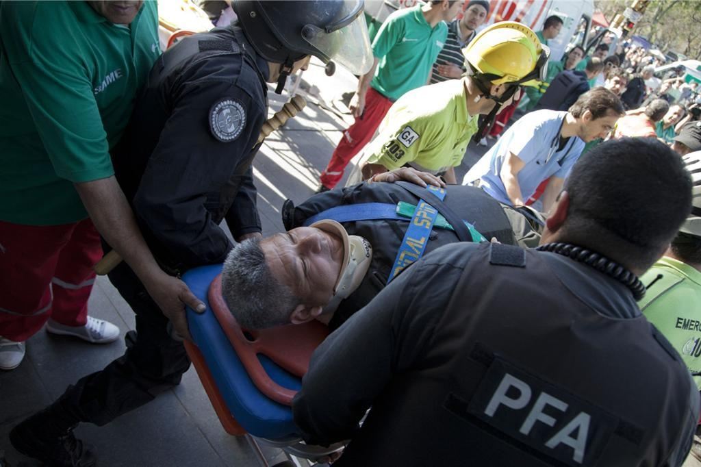 При крушении поезда в Аргентине пострадали 35 человек