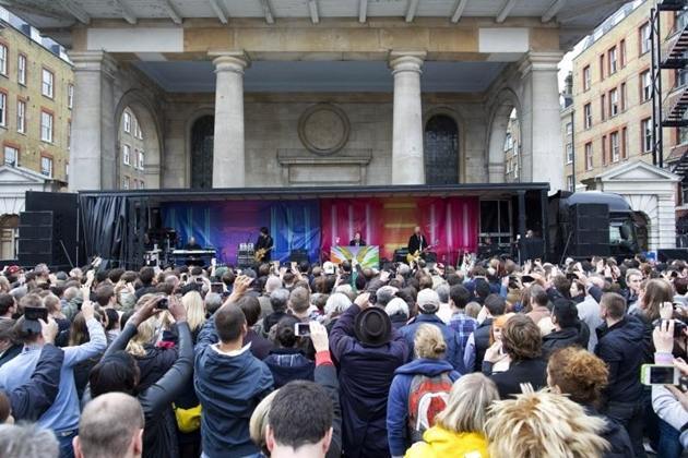 Пол Маккартни сыграл неожиданный концерт в центре Лондона