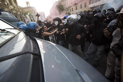 Заворушення в Італії: поліція застосувала сльозогінний газ