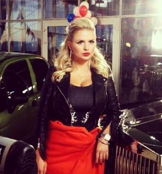 Анна Семенович купалась в любви и позитиве на съемках клипа