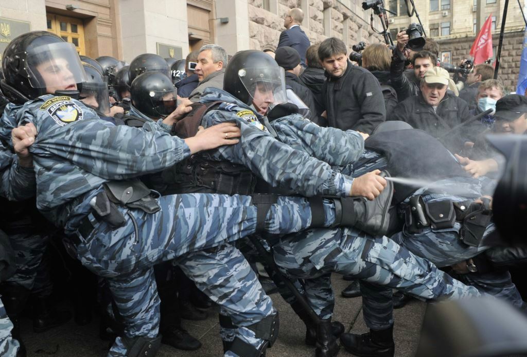 Милиция призналась, что использовала слезоточивый газ под Киеврадой
