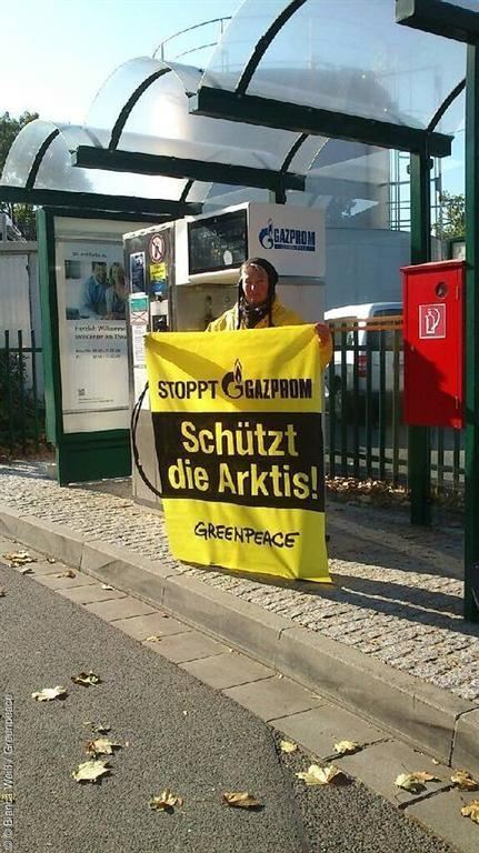 В Германии активисты Greenpeace пикетировали заправки "Газпрома"