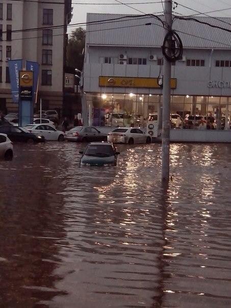 За Ростову-на-Дону прогулявся злива