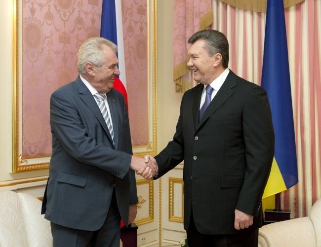 Президент Чехии призвал Януковича разобраться с проблемами чешских бизнесменов
