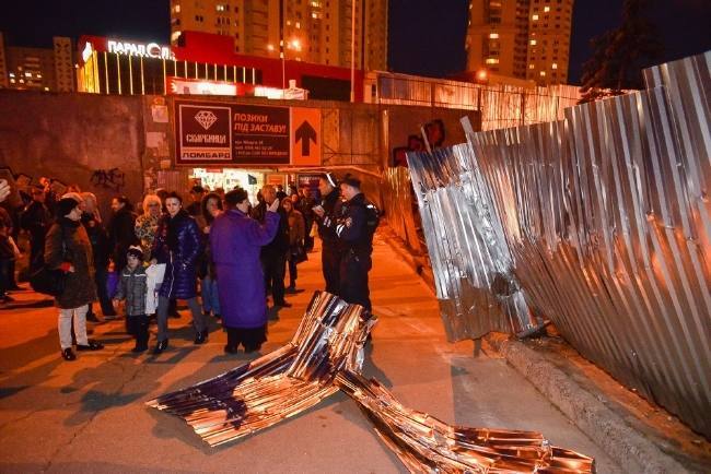 В Киеве свободовцы атаковали стройку ТРЦ