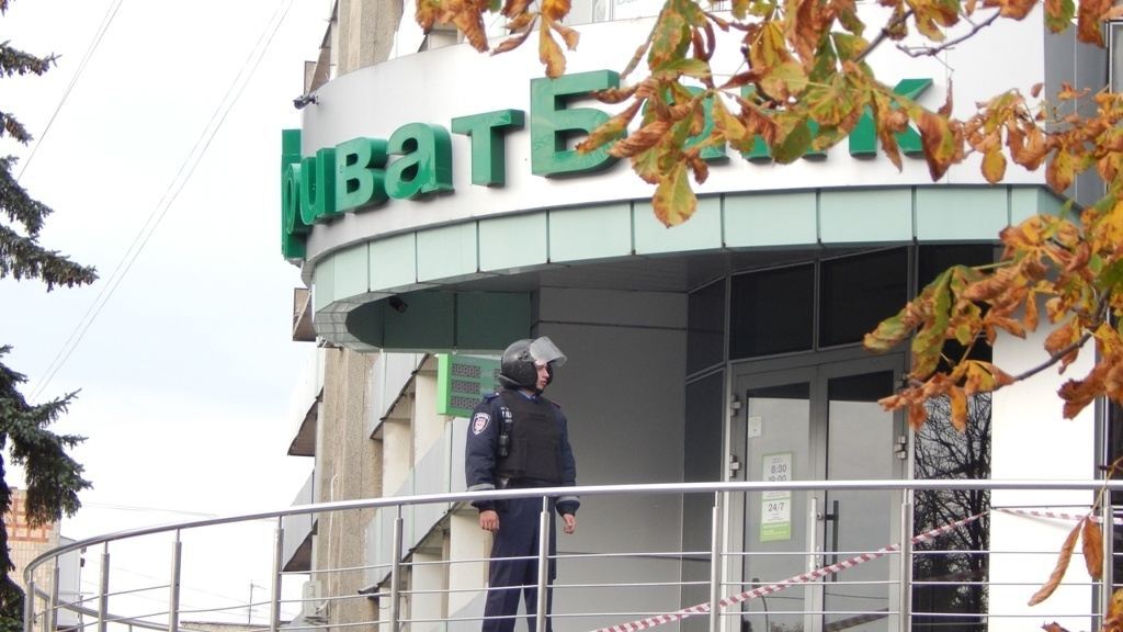 У Луцьку замінували "Приватбанк": йде евакуація