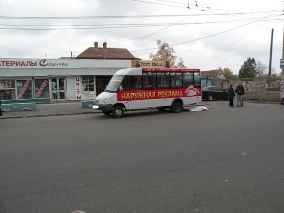 В Николаеве автобус задним ходом раздавил женщину