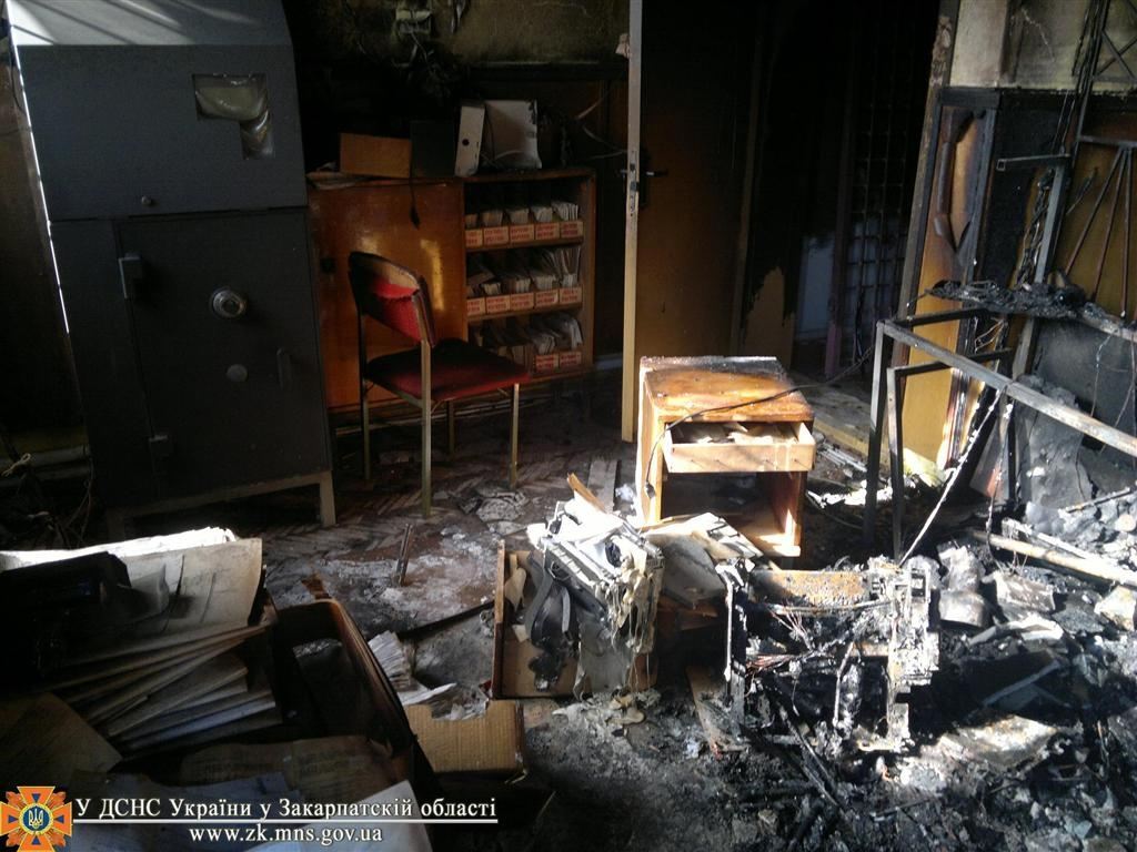На Закарпатье горело отделение Ошадбанка в здании поссовета