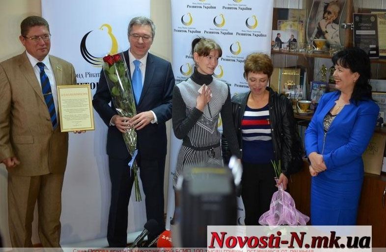 Саша Попова передала больнице 100 тыс. грн, оставшиеся от лечения
