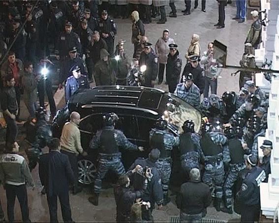 По итогам ночного штурма здания МВД в Одессе задержаны четыре человека 