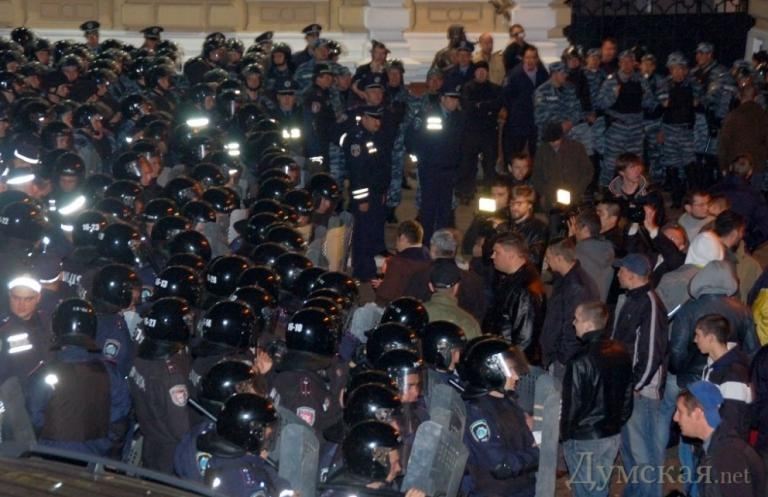 За підсумками нічного штурму будівлі МВС в Одесі затримано чотири особи 