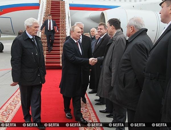 Янукович приехал в Беларусь и встретится с Путиным