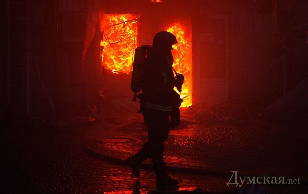 Велика пожежа на ринку в Одесі: дим було видно за кілометри