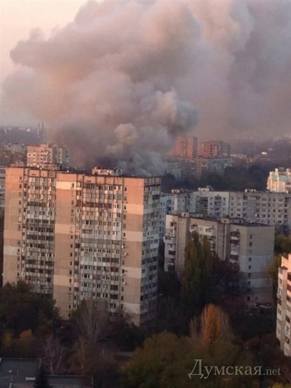 Крупный пожар на рынке в Одессе: дым было видно за километры