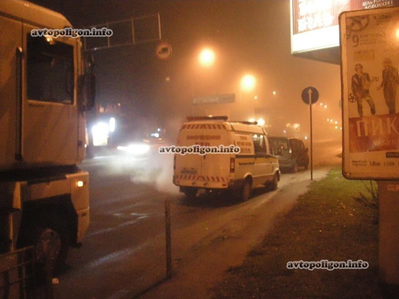 В Киеве из-за сильного тумана маршрутка врезалась в грузовик
