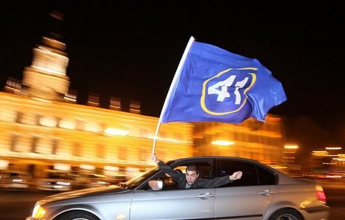 Сторонники Маргвелашвили вышли на улицы Тбилиси праздновать его победу на выборах