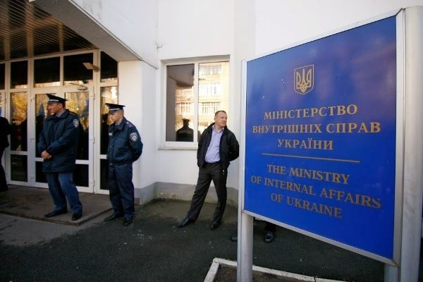 В здании МВД депутат "Свободы" разбил портрет экс-министра