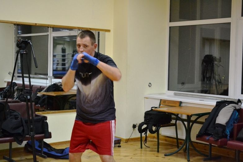Узелков и Усик показали, как будут бить соперников на турнире в Киеве