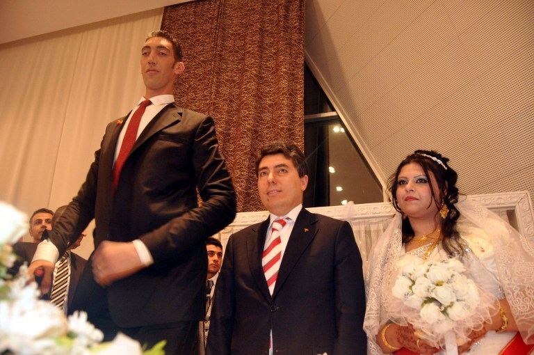 Самый высокий человек в мире женился