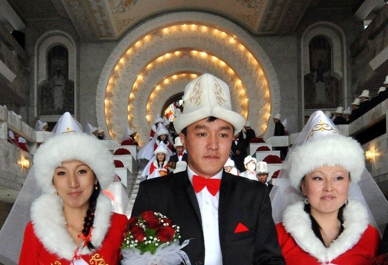 Массовая свадьба в Киргизии