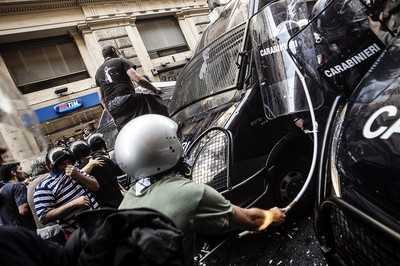 Столкновения полиции и демонстрантов в Риме: пострадали 16 человек