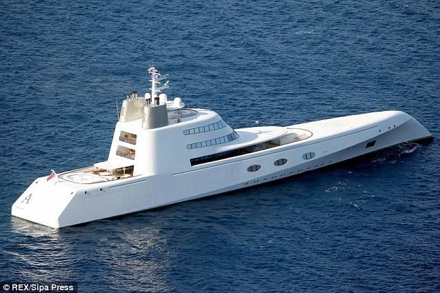 Российский миллиардер требует $100 млн за плохо покрашенную яхту