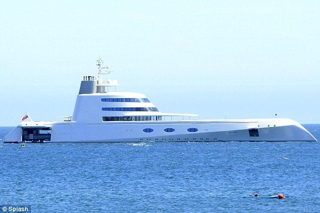 Российский миллиардер требует $100 млн за плохо покрашенную яхту