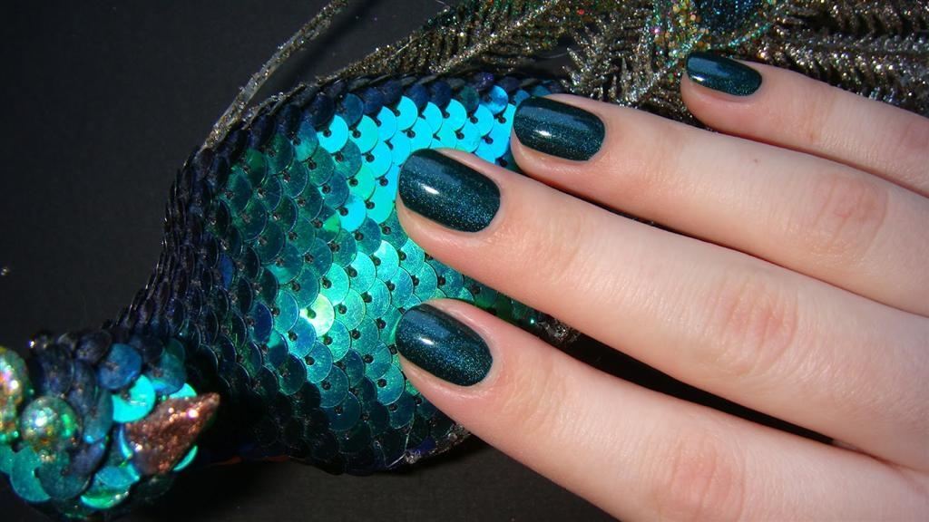 Зеленый лак для ногтей – хит осени 2013