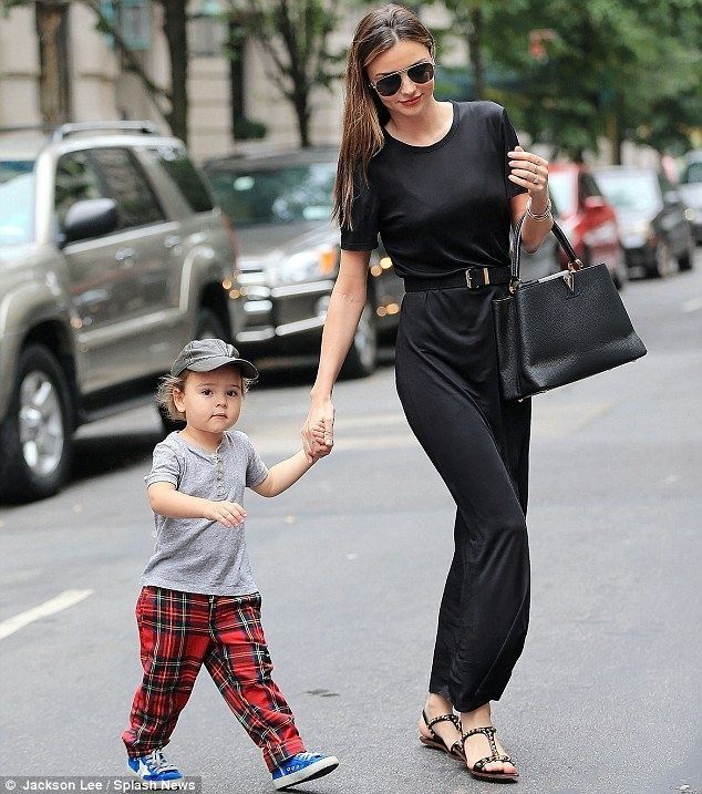 Миранда Керр гуляет с сыном в Нью-Йорке