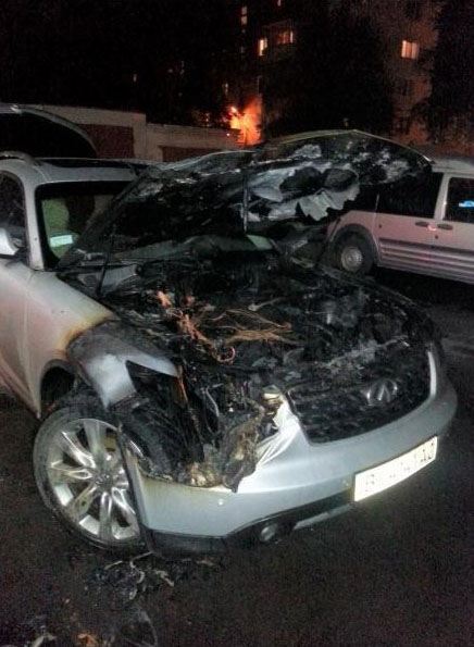 Помічнику ударівці Капліна спалили автомобіль Infiniti FX