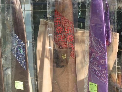 Во Львове можно купить галстук со свастикой за 225 гривен