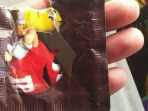 Подросток нашел в пачке M&M’s конфеты с лезвием