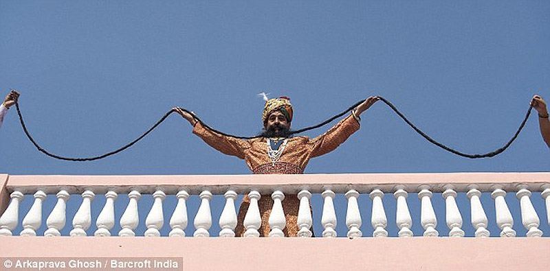 Самые длинные усы в мире