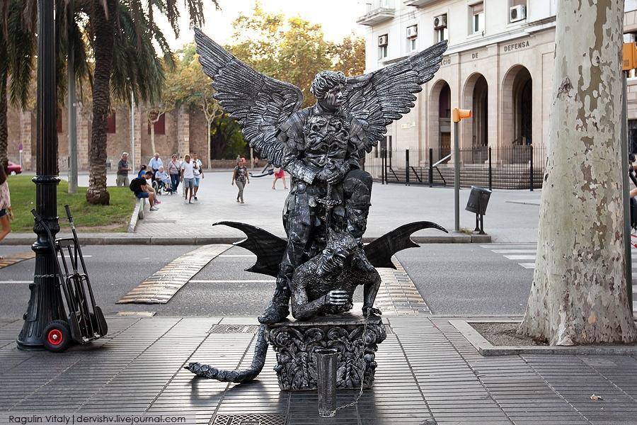 Живые статуи в Барселоне