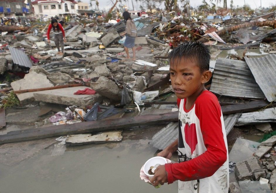Близько 10 тисяч людей стали жертвами тайфуну на Філіппінах