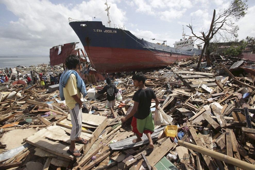 Близько 10 тисяч людей стали жертвами тайфуну на Філіппінах
