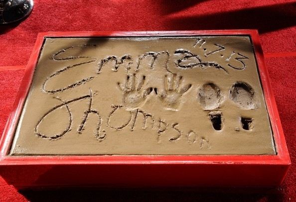 Эмма Томпсон упала в цемент