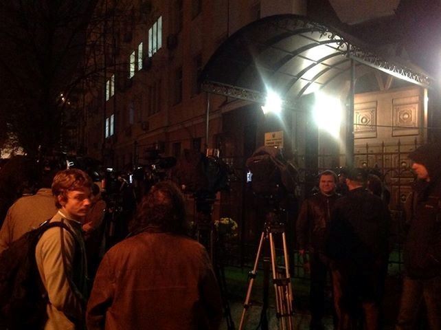 Яценюка пропустили в управління ГПУ, до будівлі прибуває "Беркут"