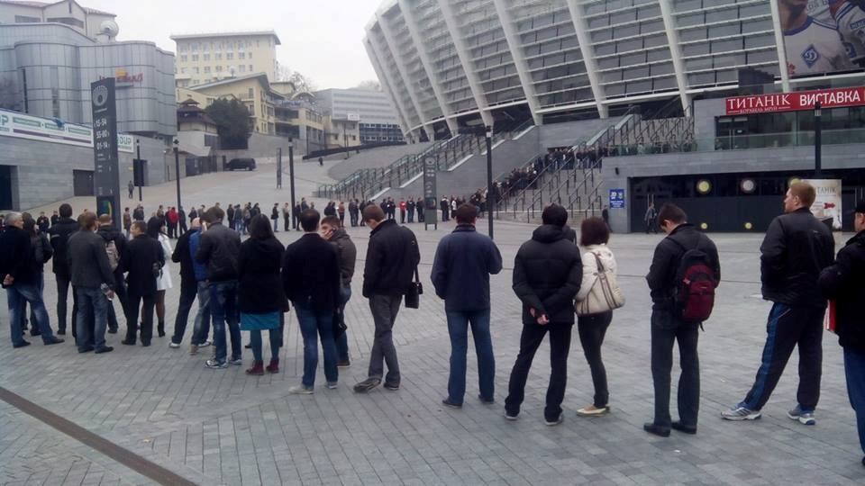 За билетами на матч Украина - Франция образовалась огромная очередь