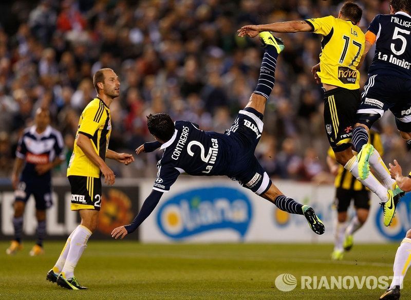 Летающий фигурист и плавающая лошадь - лучшие кадры недели