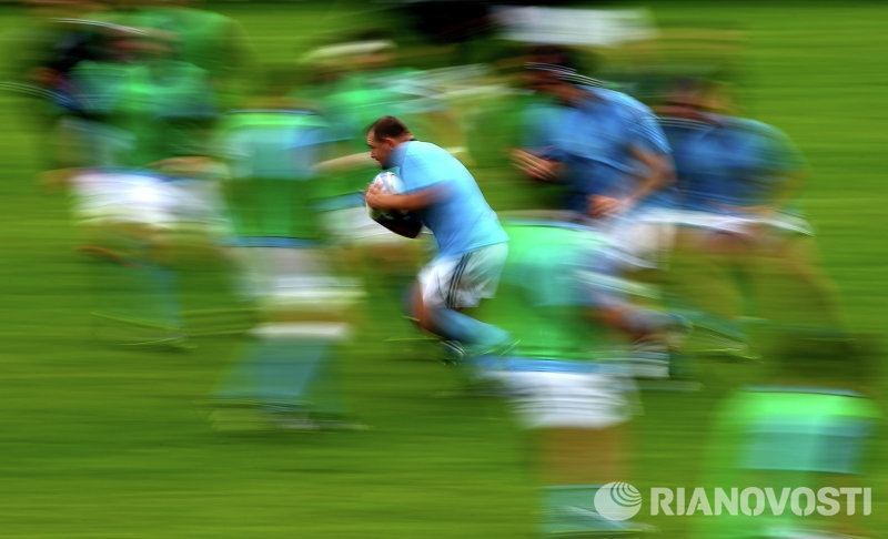 Летающий фигурист и плавающая лошадь - лучшие кадры недели